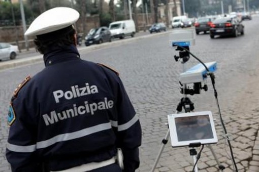 La questione di diritto sottoposta all'attenzione del Collegio consiste nello st...