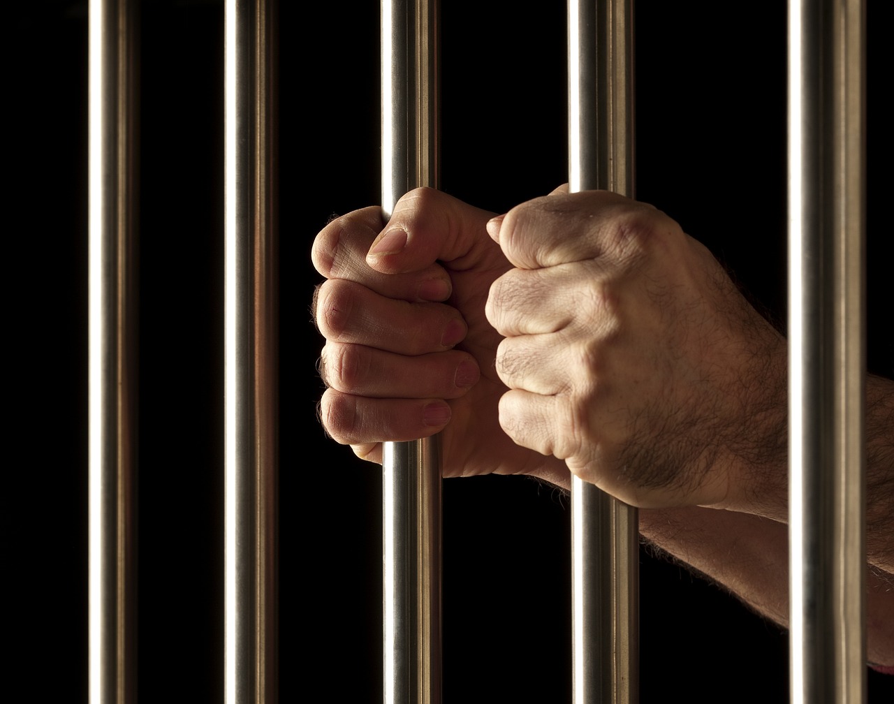 Il divieto di concessione del beneficio opera anche nel caso del tentativo commesso fondandosi sulle condizioni di appartenenza o agevolazione dell’associazione mafiosa.