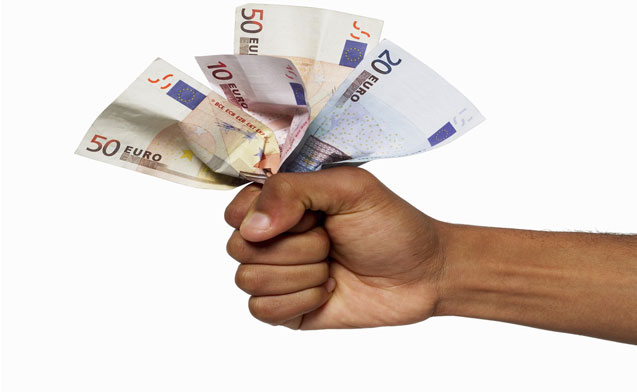 Reato - Usura - Promessa di interessi o vantaggi - Dazione - ...