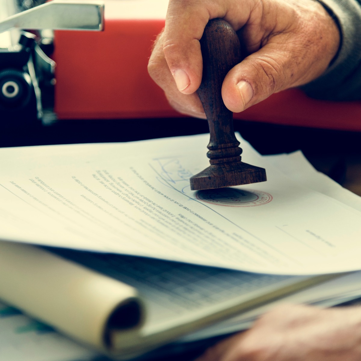  Il notaio che, nella autenticazione di una procura speciale a vendere prepar...