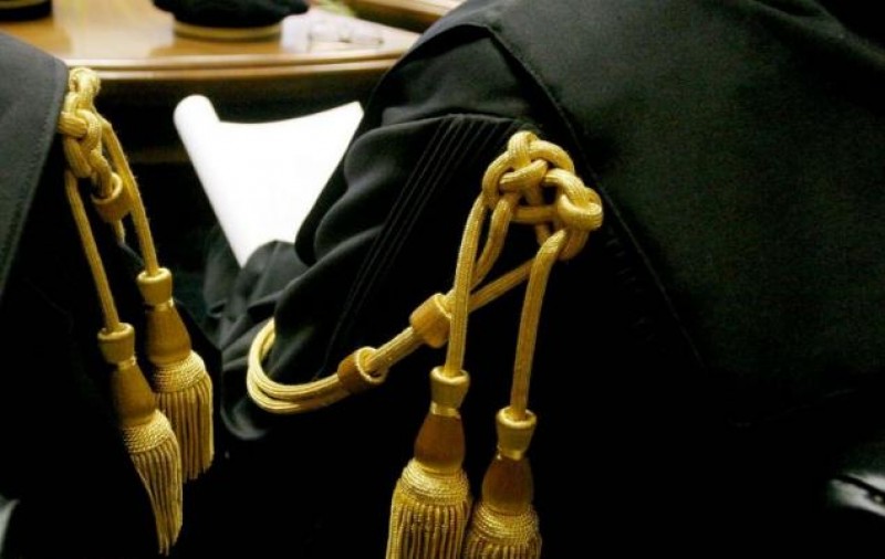 Rapporti con i magistrati. Amicizia con magistrato tale da indurre terzi a dubit...
