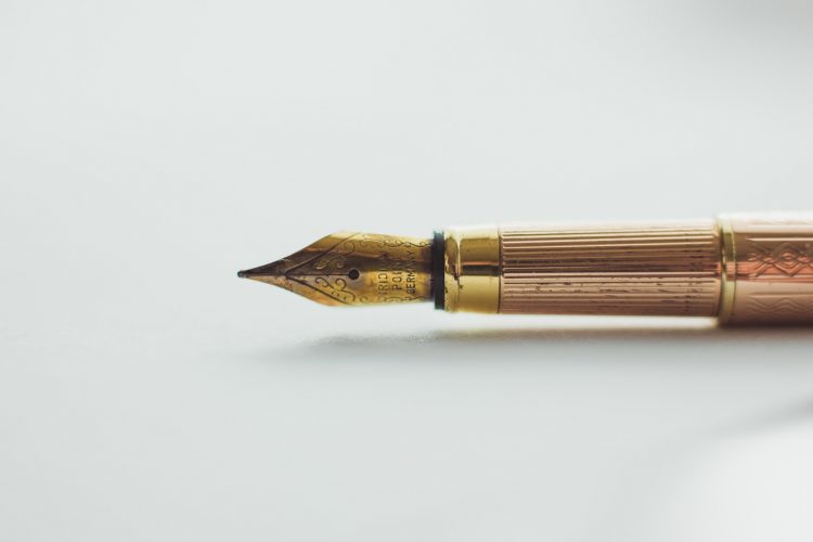 Il testamento olografo, per essere valido, deve essere interamente scritto, data