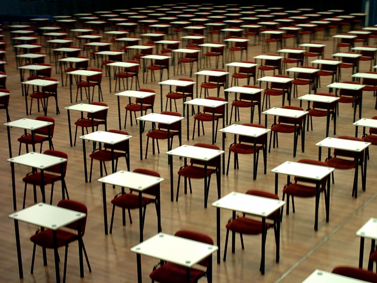 CONCORSI ED ESAMI. Titoli. L’equipollenza si accerta comparando contenuti e l...