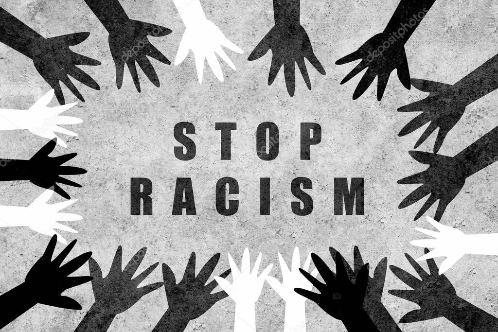 Reati contro la persona - In genere - Reato di cui all’art. 604 bis, comma primo, lett. a), cod. pen. - Pubblicazione su forum di discussione on line di messaggi discriminatori - Integrazione - Scriminanti del diritto di critica e del diritto alla libera manifestazione del pensiero - Esclusione.
