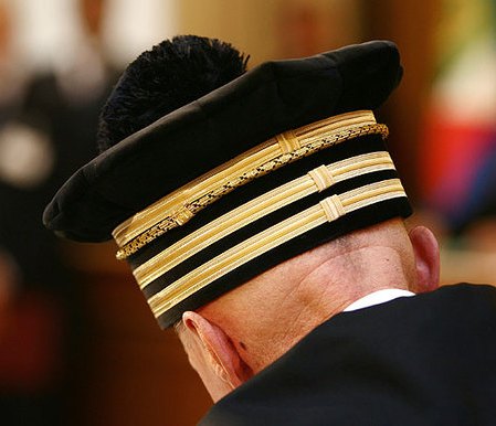 Comportamenti o espressioni sconvenienti nei confronti del giudice...