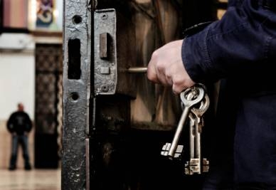 Detenuto anoressico rifiuta le cure e proclama sciopero della fame. No ai domiciliari.