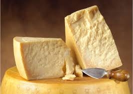 Furto, commesso in supermercato, di una pezza di formaggio del valore di Euro 19,27; aggravanti della violenza sulle cose e del mezzo fraudolento. 5 mesi di reclusione.
