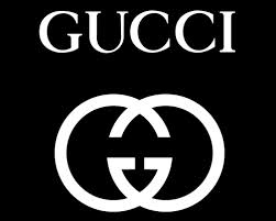 Commercio di prodotti con segni falsi e ricettazione. Possibi...