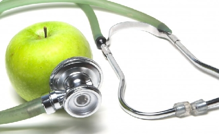 Naturopata. Ma è esercizio abusivo della professione medica se effettua diagnosi e prescrive farmaci.