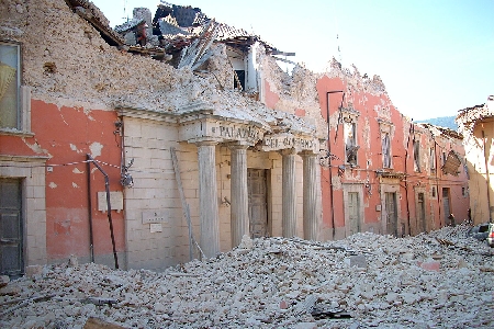 Terremoto del 6 aprile 2009: crolla il convitto nazionale Dom...