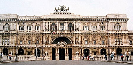 Falso valutativo. Rilevanza penale. Esclusa l’ipotesi della abrogazione, a seguito della riforma del falso in bilancio.