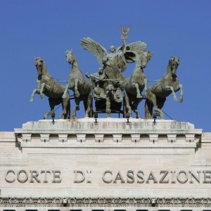 Autonomia del giudizio civile e abolitio criminis. Caso di in...