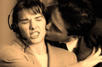 Un uomo segue una ragazzina e le da un bacio sulla guancia. Non è violenza sessuale.