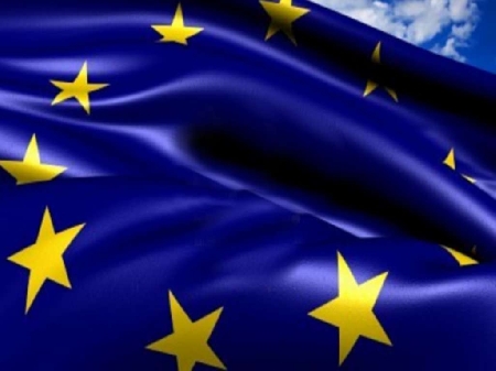 Qualità di giurisdizione dell’organo remittente – Appalto pubblico nel settore delle infrastrutture ferroviarie –Principio di parità di trattamento degli offerenti – Raggruppamento composto da due società e ammesso come offerente – Offerta presentata da una delle due società, in nome proprio, in quanto l’altra società è stata dichiarata fallita – Società considerata idonea ad essere ammessa, da sola, come offerente – Aggiudicazione dell’appalto a tale società.