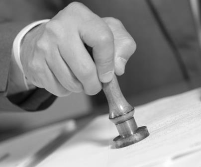Il sigillo apposto su un'autovettura con la semplice dicitura veicolo sottoposto a sequestro amministrativo non integra le ipotesi di sigillo rilevante ex art. 349 c.p..