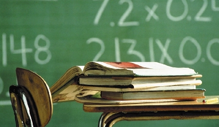 Docente dell'istituto Professionale di Stato per i Servizi Alberghieri di Erice condannato a anni 4 e mesi due di reclusione per molestie sessuali ad alcune alunne.