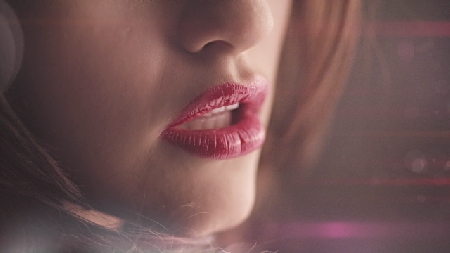 Lecca una ragazza dal mento al naso e le palpeggia il seno. Atti sessuali. Condannato ad 1 anno e tre mesi di reclusione.