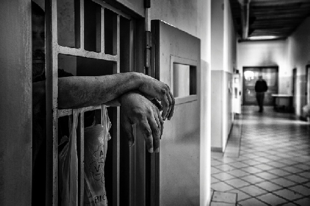 In materia disciplinare, l’art. 38, co. 1, L. 26 luglio 1975, n. 354 (c.d. ordinamento penitenziario) enuncia il principi di legalità e tassatività delle infrazioni disciplinari.