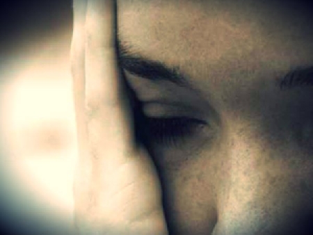 Reati contro la persona – Violenza sessuale – Configurabilità del delitto – Pluralità di atti non diretti a zone oggettivamente erogene – Valutazione globale e unitaria – Sussistenza.