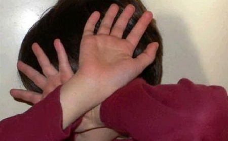 Maestra scuola d'infanzia: sculaccioni a bimbi di tre anni.