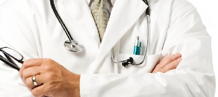 Medico sardo costringe delle pazienti a subire atti sessuali consistiti nel palpeggiamento e strusciamento del proprio organo sessuale sul fondoschiena delle stesse.