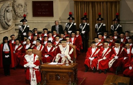 Mancato rinvio pregiudiziale alla Corte di giustizia - Possibilità per le Sezioni Unite di disporlo autonomamente - Esclusione - Ambito di valutazione delle stesse limitato al controllo sui limiti esterni della giurisdizione - Inesistenza di norme dell’Unione Europea.