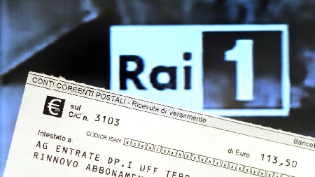Falsifica i bollettini di pagamento del canone RAI. Può configurarsi la particolare tenuità del fatto?