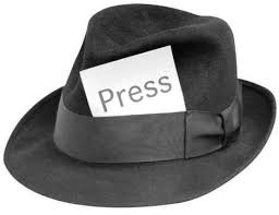 Giornalista dice ad un PM di agire con superficialità e vanità e usa gli epiteti “scrocconi” e “faccendieri” nei confronti dei due privati coinvolti nella vicenda processuale. E' diffamazione.