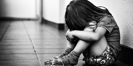 Se il genitore esagera con la violenza fisica nell’educazione dei figli, corre il rischio non solo di commettere il reato di abuso dei mezzi di correzione o di disciplina, ma anche il più grave delitto di lesioni personali