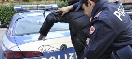 Resistenza commessa ai danni di 2 agenti di pubblica sicurezza.