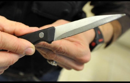 Durante una manifestazione folkloristica un uomo viene colpito con un punteruolo lungo 17,5 centimetri. Prima della brutale aggressione la persona offesa aveva visto l'imputato, che non conosceva, transitare dalla piazza dove stazionava in compagnia della fidanzata, indossando un passamontagna e si era limitato, scherzosamente, a chiedergli in prestito tale capo di abbigliamento.