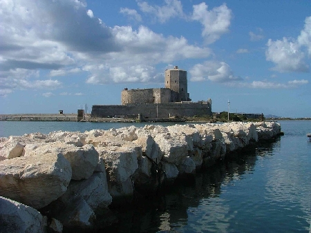 Il Procuratore della Repubblica presso il Tribunale di Trapani ricorre per cassazione avverso il provvedimento con cui il giudice non ha convalidato l'arresto di una donna,  in ordine al reato di cui all'art. 624 bis cod. pen..