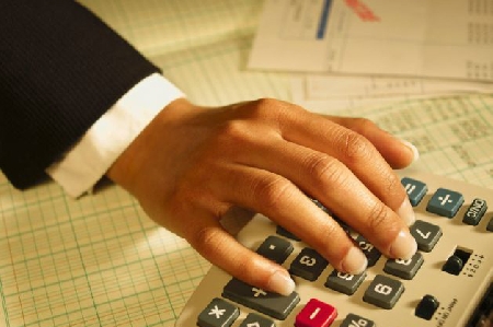 il commercialista consiglia il cliente su come eludere la legge? Va interdetto dalla professione.