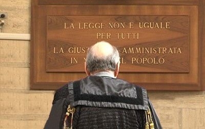 Con quali elementi può definirsi un'opera precaria?...
