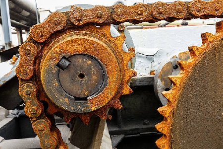 Reato. Violazione colposa dei doveri inerenti alla custodia di cose sottoposte a sequestro penale o amministrativo. Macchinari arruginiti di un opificio industriale.