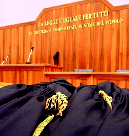 Il reato di omicidio assorbe anche il delitto di atti persecutori?