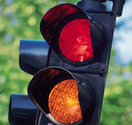 Violazioni al codice della strada - Passaggio con luce semaforica rossa - Rilevazione con Vista Red - Verbale senza attestazione della funzionalità dello strumento di rilevazione elettronica - Validità - Documentazione fotografica - Sufficienza.