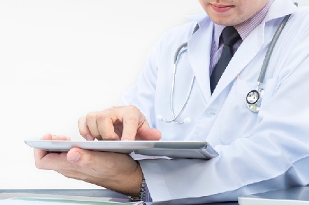 La natura subordinata del rapporto di lavoro svolto da un medico presso una c...