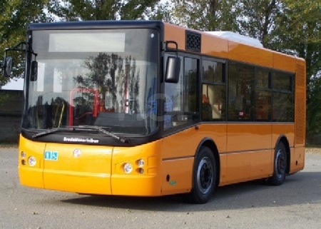 Commette il reato di  interruzione di pubblico servizio chi insegue l’autobus con l’auto e costringe l’autista a fermarsi.-