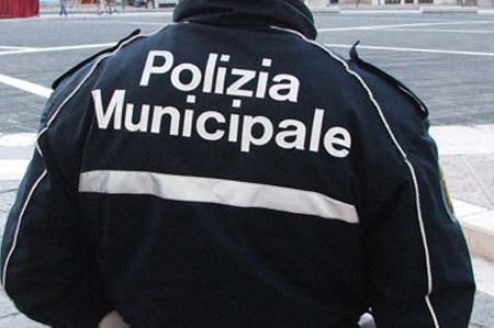 Trapanese condannato per oltraggio a pubblico ufficiale.- In luogo pubblico dice a due vigili urbani, nell'esercizio ed a causa delle loro funzioni istituzionali, la frase: che cazzo volete, non mi rompete la minchia.