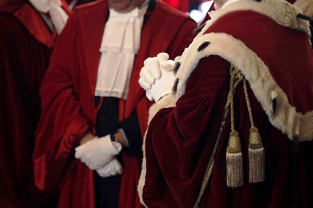 Alla declaratoria di inammissibilità consegue sempre la condanna al pagamento di una somma alla Cassa delle ammende?