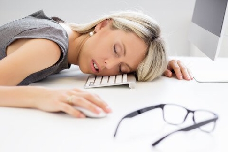 Lo studente universitario che risulta fuori corso se lavoratore dipendente perde...