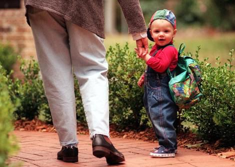Una mamma si introduce a scuola in orario non previsto, utili...