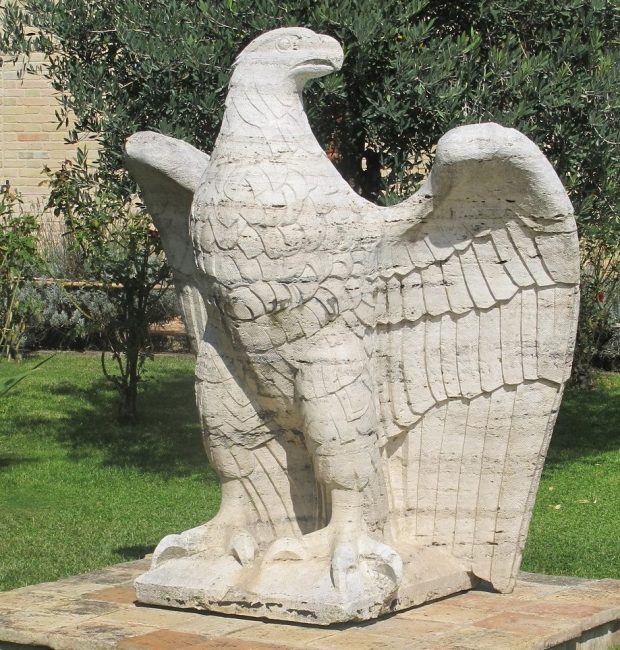 Beni culturali ed ambientali - Impossessamento illecito di beni culturali - Rinvenimento fortuito - Configurabilità del reato - Beni rinvenuti in persona diversa dall'autore dell'impossessamento - Accertamento delle effettive modalità e dei tempi