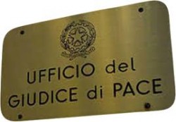 Arresti domiciliari per l'avvocato che alterava l'assegnazione delle cause presso il GdP, con il concorso del Cancelliere.