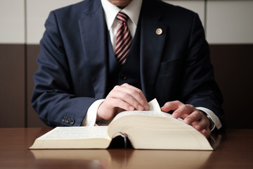Reatri tributari. Può essere sequestrata a fini della successiva confisca la prima casa dell'imprenditore. La previsione contenuta nella normativa sulla riscossione infatti non si applica ai provvedimenti di tipo penale.