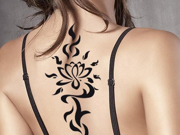Chi pratica un tatuaggio ad un soggetto minorenne deve accertarsi che i genitori abbiano dato il proprio consenso, perché in caso contrario risponde del reato di lesioni volontarie potendo ritenersi il tatuaggio una "malattia" che produce un'alterazione delle funzioni sensoriali e protettive della cute della minore.