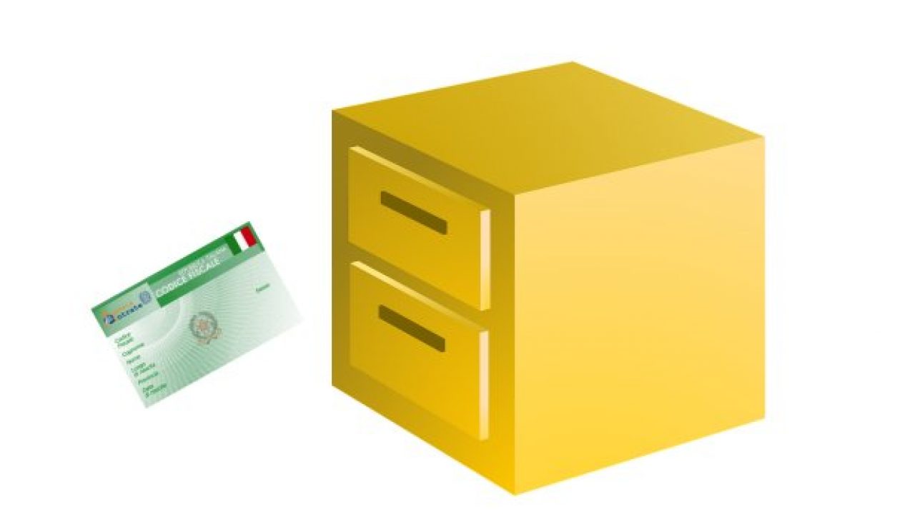Chi si introduce nel "cassetto fiscale" altrui, contenuto nel sistema informatico dell'Agenzia delle Entrate, utilizzando password modificate e contro la volontà del titolare, commette il reato  previsto dall'art. 615-ter c.p..