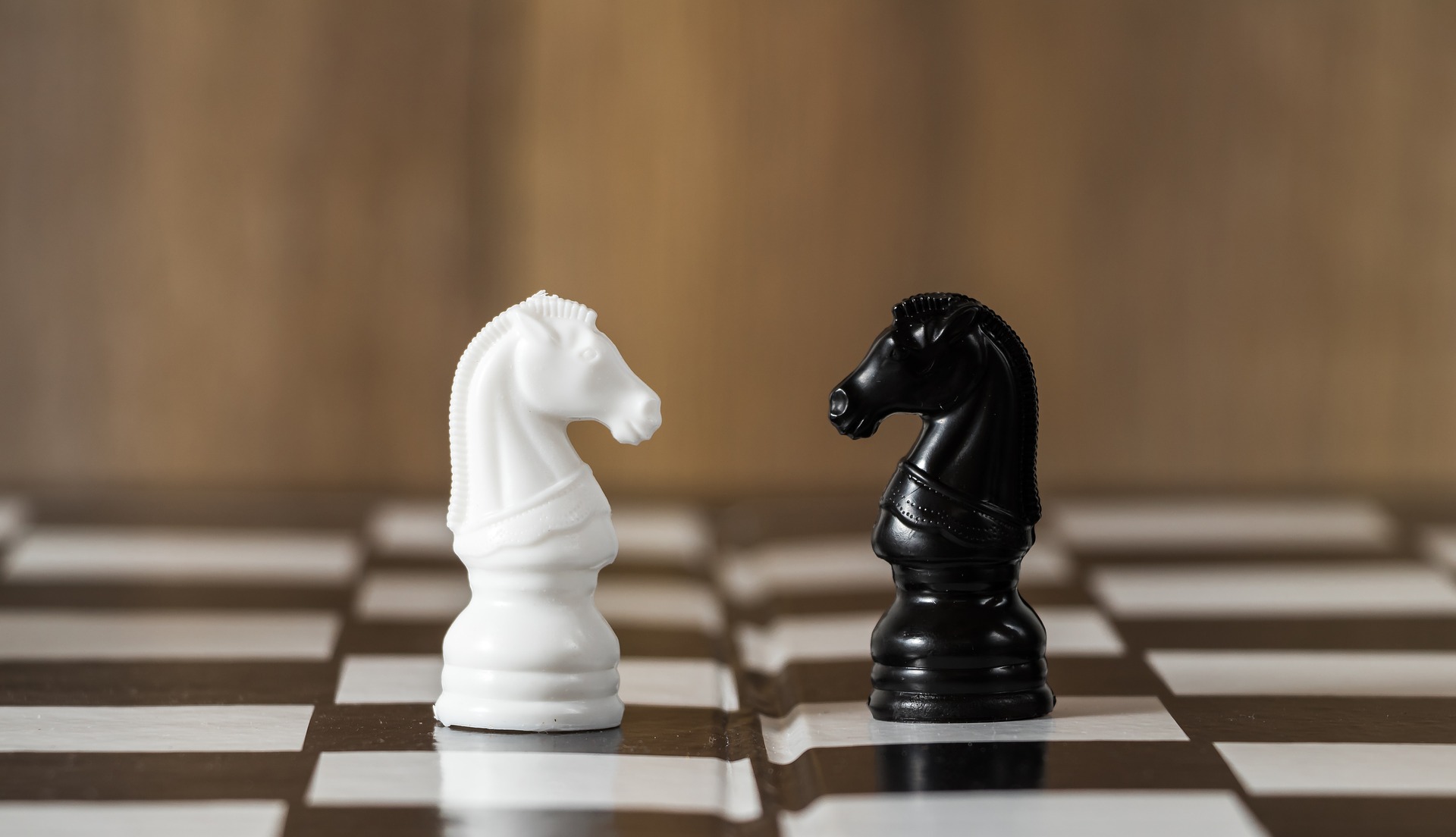 Il vizio di travisamento deve riguardare una prova che non sia stata affatto valutata ovvero che sia stata considerata dal giudice di merito «in termini incontrovertibilmente difformi (non già dal suo "significato" ma) dal suo "significante" e che venga individuata specificamente e "puntualmente" come idonea a disarticolare il ragionamento su cui si fonda la decisione».