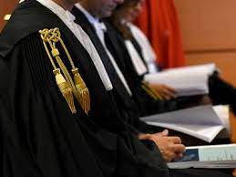 Quali normative regolano il comportamento dei magistrati sulle piattaforme dei social  media (leggi, regolamenti, norme interne, norme non giuridiche, codice etico)? Qual è il contenuto di tali  norme?